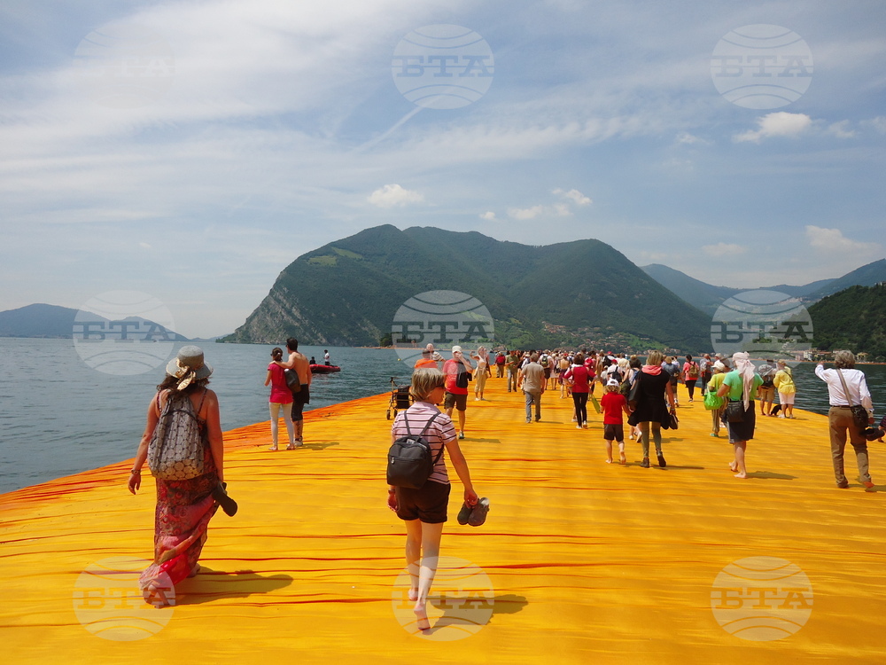 Инсталация на Кристо - „Плаващите кейове“