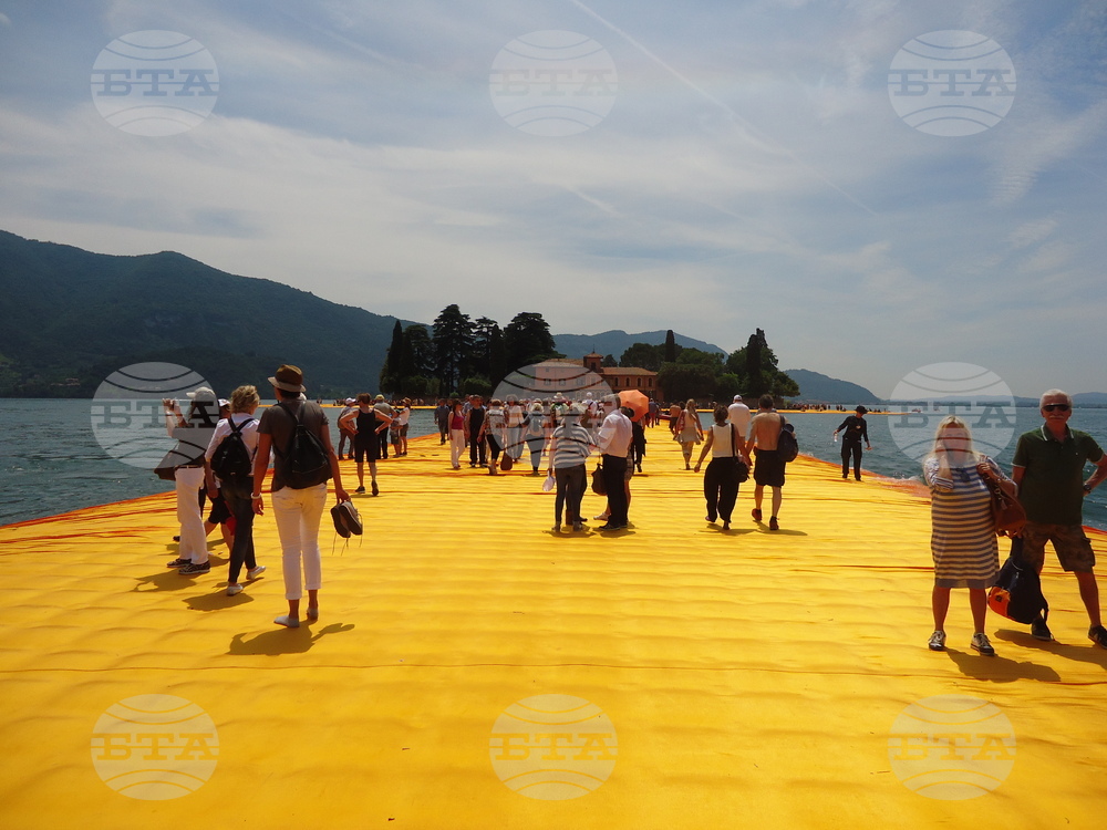 Инсталация на Кристо - „Плаващите кейове“