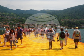 Инсталация на Кристо - „Плаващите кейове“