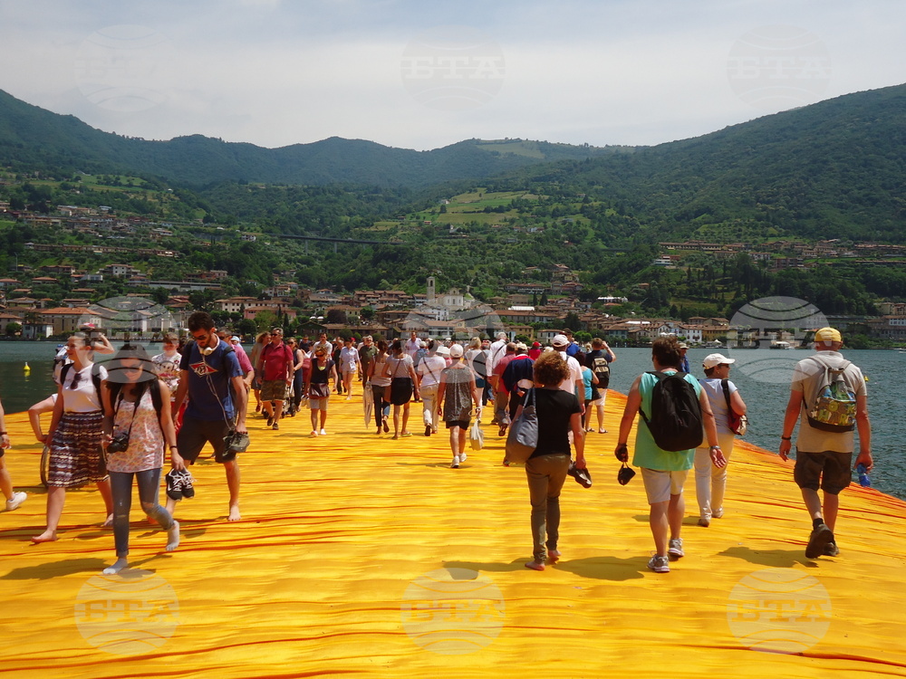 Инсталация на Кристо - „Плаващите кейове“