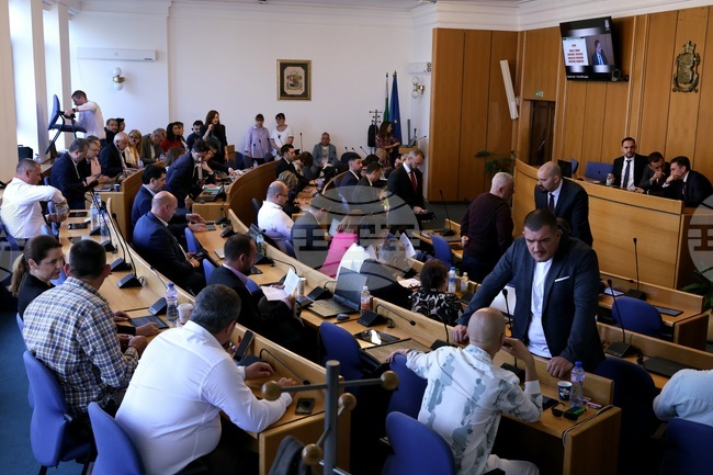 Държавата да отдаде на Столичната община римския амфитеатър, част от Зеления ринг, малкия стадион “Академик”, искат от "Демократична България"