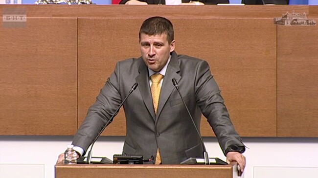 В последните години наблюдаваме опасна тенденция обществото да се настройва срещу полицията, заяви в декларация лидерът на "Величие"