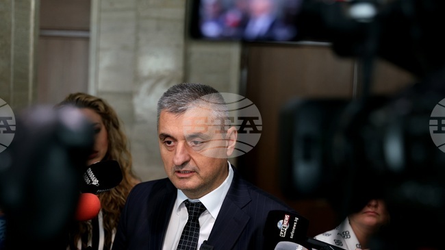 Неуместни са сравненията между днешната ситуация и тази от 1997 г., каза Кирил Добрев от „БСП - Обединена левица“ 