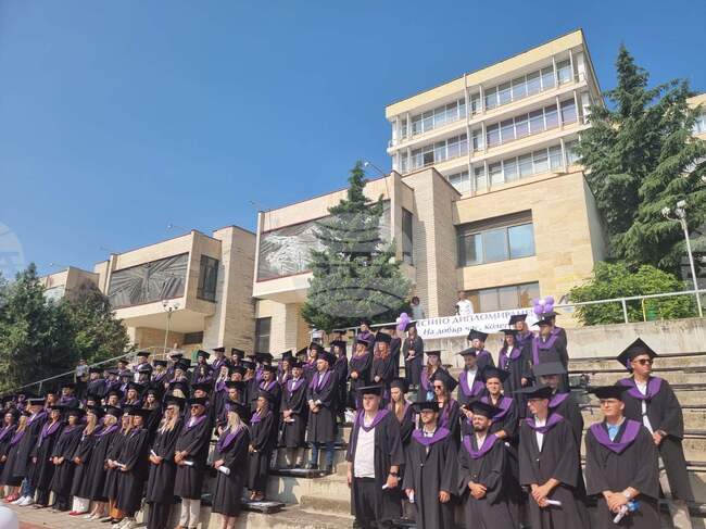 Над 100 икономисти от Стопански факултет на Тракийския университет получиха своите дипломи