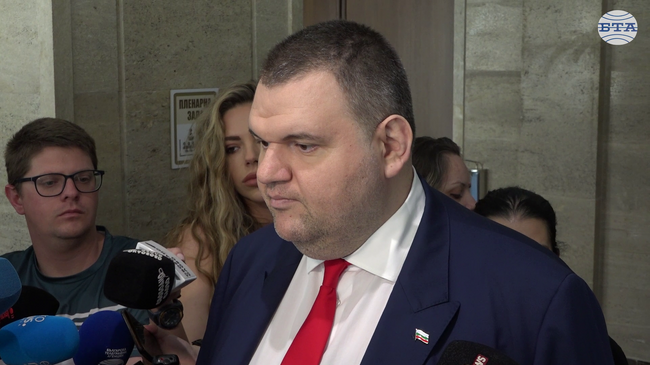 Според Делян Пеевски няма никакво основание министър Даниел Митов да подава оставка
