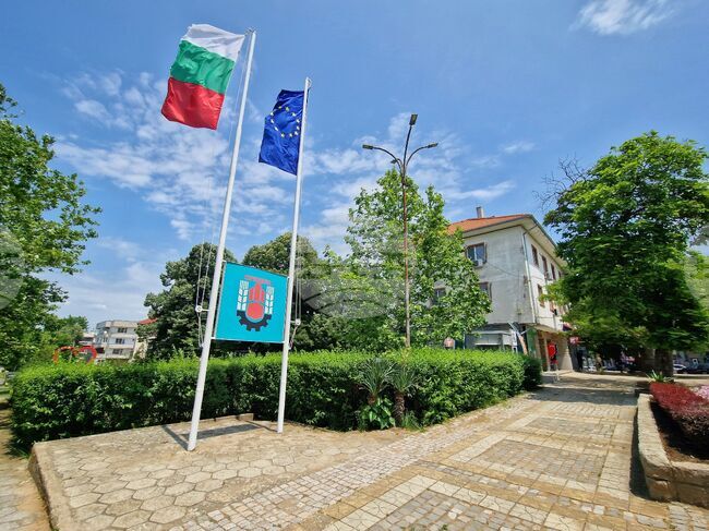 Община Средец спира приемането на заявления за поставяне на гаражни клетки в междублокови пространства