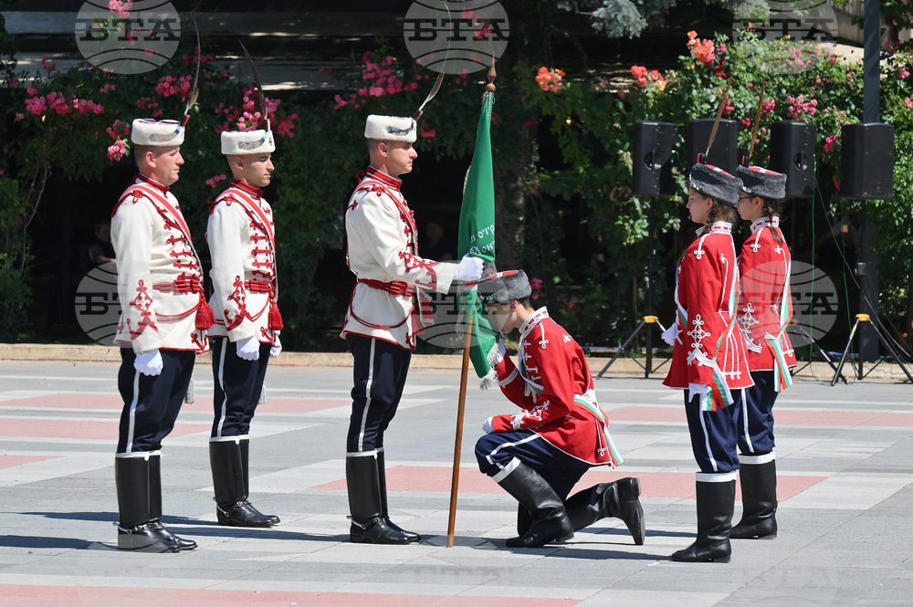 На официална церемония бе осветено знамето на Младежкия гвардейски отряд в Монтана