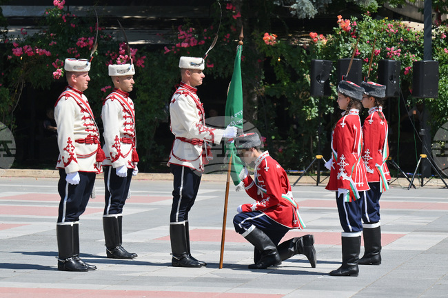 На официална церемония бе осветено знамето на Младежкия гвардейски отряд в Монтана