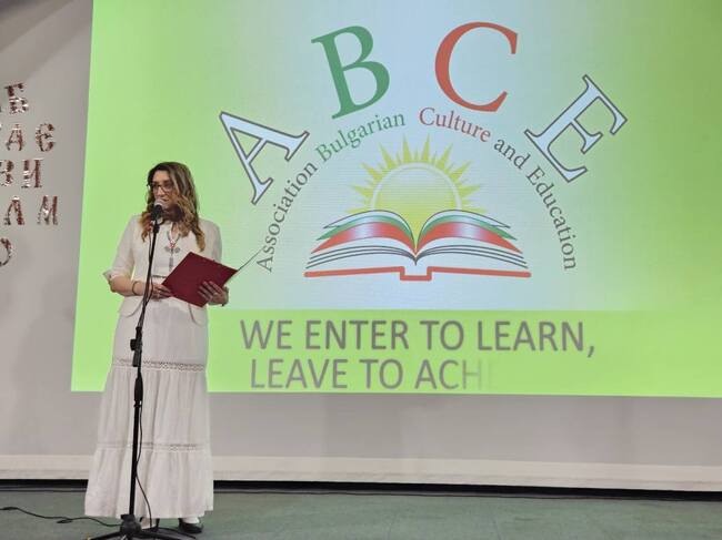 Училище „Азбука“ в Дъблин, Ирландия, записва ученици за новата учебна година