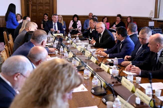 Предстои да бъде разширена защитаваната от градушки територия в страната с над 12 млн. декара, стана известно на заседанието на ресорната комисия