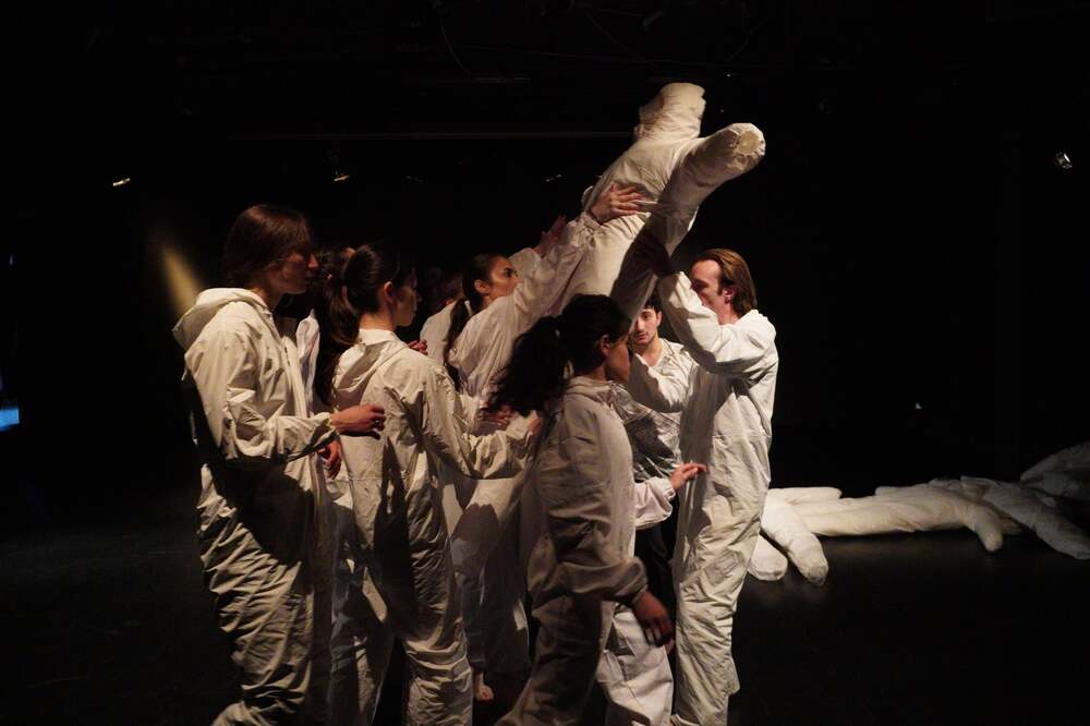 Седмото издание на фестивала „Танцови маршрути“ във Варна изследва връзката между човека и технологиите