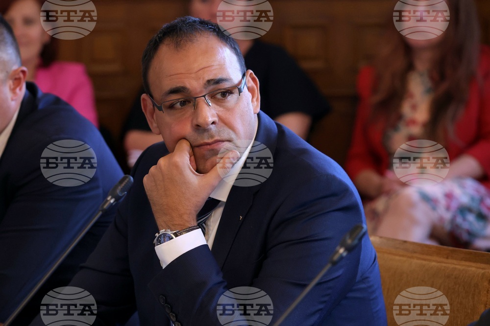 Кризата с реализиране на добиваната дървесина не е от последните месеци, а от година, каза ресорният заместник-министър