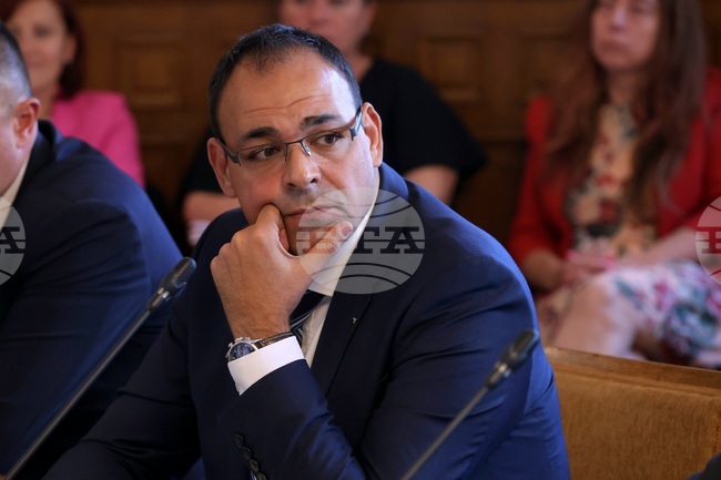 Кризата с реализиране на добиваната дървесина не е от последните месеци, а от година, каза ресорният заместник-министър