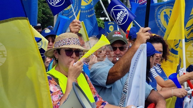 Синдикатите в Румъния заплашват с протести; искат спешна среща с премиера Илие Боложан