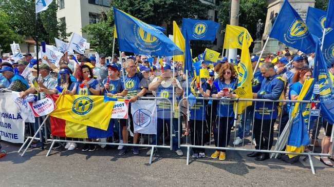 Румънската държава се държи "безотговорно", а си има и две любовници - Молдова и Украйна, заяви синдикален лидер