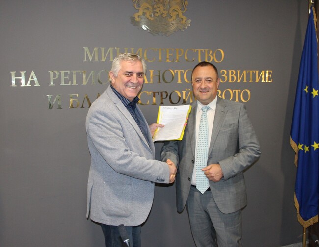 Министър Иванов: Продължаваме ритмичното подписване на споразумения с общините за изпълнение на различни обекти, днес имаме нови 49 с 24 общини