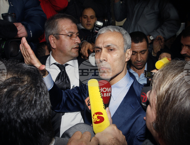 Президентът на Италия Карло Чампи помилва преди 25 години Мехмет Али Агджа, осъден за опит да убие на 13 май 1981 г. папа Йоан Павел Втори