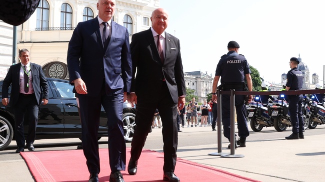 Bulgarian PM Arrives on Official Visit to Vienna