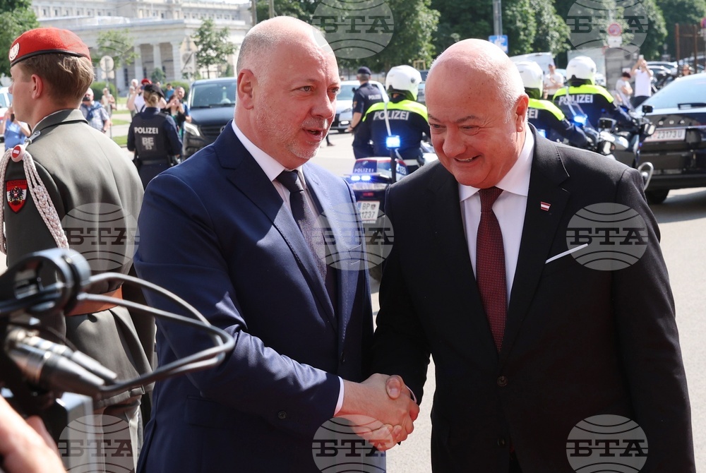 Премиерът Росен Желязков пристигна във Федералното канцлерство във Виена, където ще се срещне с австрийски канцлер Кристиан Щокер