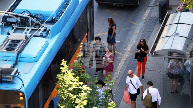 Повече от половината българи подкрепят ръста на минималната заплата, сочи проучване на агенция „Мяра“ и КНСБ