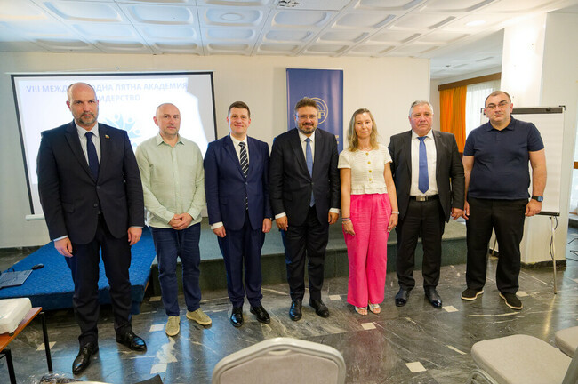 Генералният консул на България в Солун и директорите на БТА и БНР бяха гости на Международната академия „Лидерство чрез образование“
