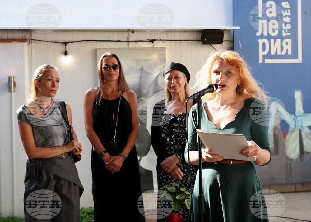 За "мечтателя с грандиозни планове" припомня в Бургас изложба на Руси Стоянов по повод 70-годишнината от рождението му