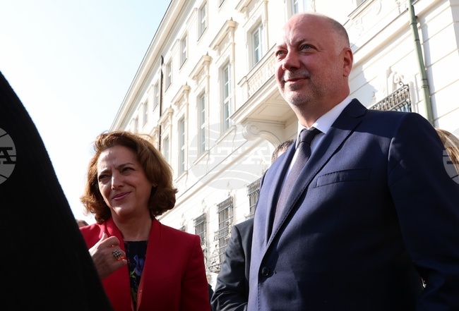 Имаме пълна подкрепа от Австрия за еврозоната, канцлерът обеща да посети България, заяви във Виена премиерът Росен Желязков