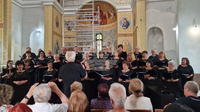 Хор „Железни струни“ от Разград изнесе благотворителен концерт с цел подпомогне изографисването на нов православен храм в града