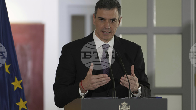 Испанският премиер Педро Санчес отмени участието си в Световния икономически форум в Давос след жп катастрофата в Испания