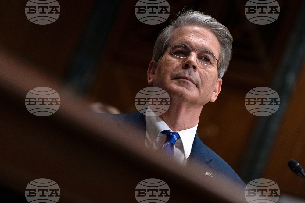 САЩ може да разширят таксата върху износа на технологии за Китай и в други индустрии, каза Скот Бесънт