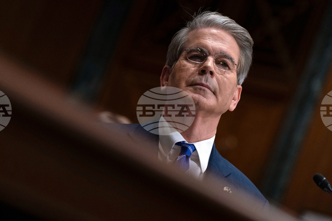 САЩ може да разширят таксата върху износа на технологии за Китай и в други индустрии, каза Скот Бесънт