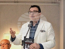 Проф. Любомир Стойков представи днес книгата си „Стилът на диктаторите: Хитлер, Мусолини, Сталин“