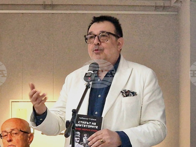 Диктатура може да има само когато обществото е снизходително, каза проф. Любомир Стойков