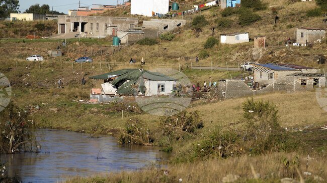 Броят на жертвите при наводненията в няколко страни в Южна Африка надхвърли 100