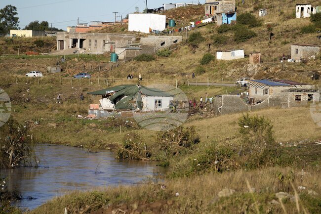 Броят на жертвите при наводненията в няколко страни в Южна Африка надхвърли 100