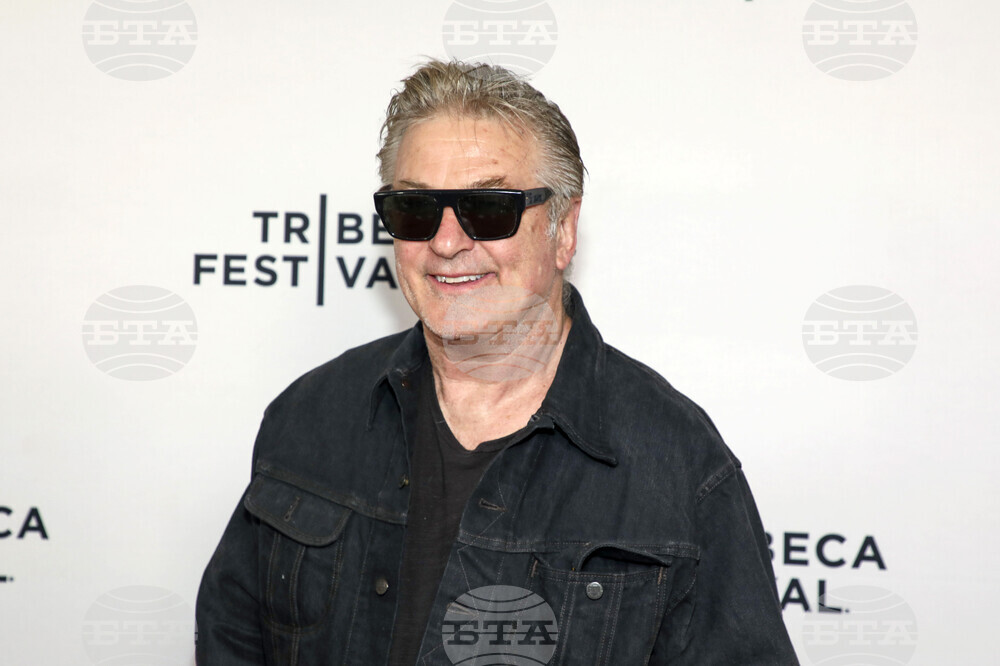 Алек Болдуин успокои почитателите си, че е добре след пътния инцидент в Ню Йорк