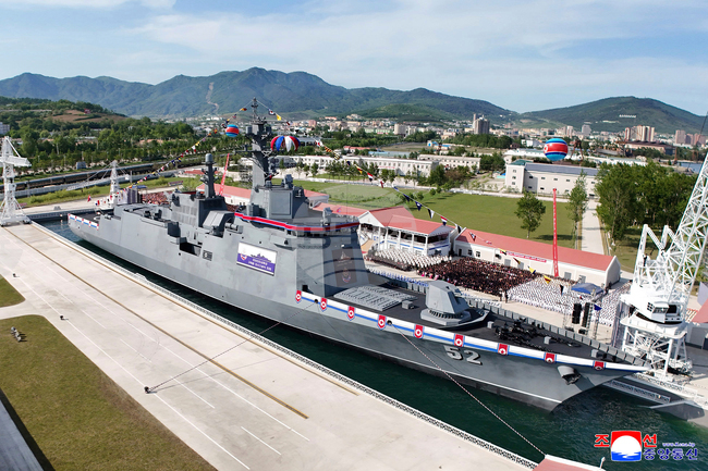 Северна Корея планира да построи нов 5000-тонен военен кораб