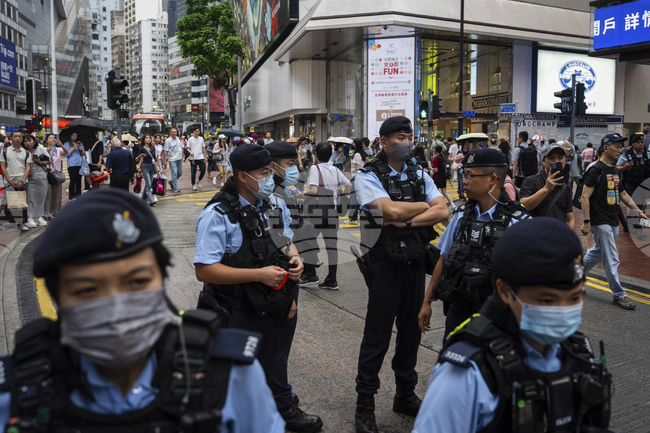 Китайските власти задържаха няколко жени, автори на еротични романи, при специализирани операции срещу онлайн порнографията