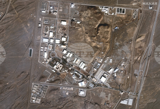 Ройтерс: Конфликтът Иран - Израел стана открит след десетилетия на война в сянка 