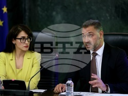 Съдебна палата - Десислава Петрова - Боян Радев - брифинг