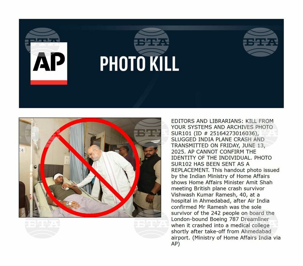 PHOTO KILL India Plane Crash
