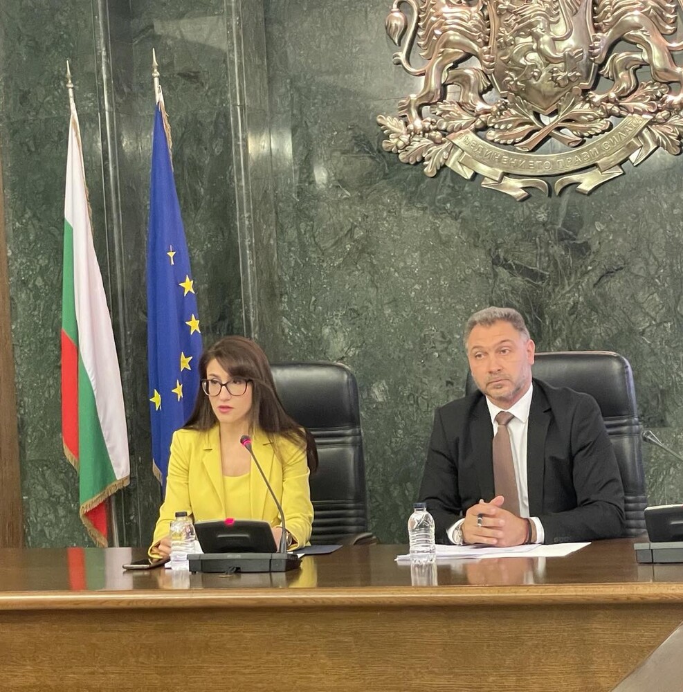 Софийска градска прокуратура привлече четирима обвиняеми и ги задържа за срок до 72 часа за участие в организирана престъпна група, свързана с разпространение на наркотични вещества