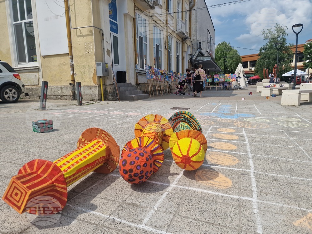 Търговище - Школа за изобразителни изкуства - годишна изложба