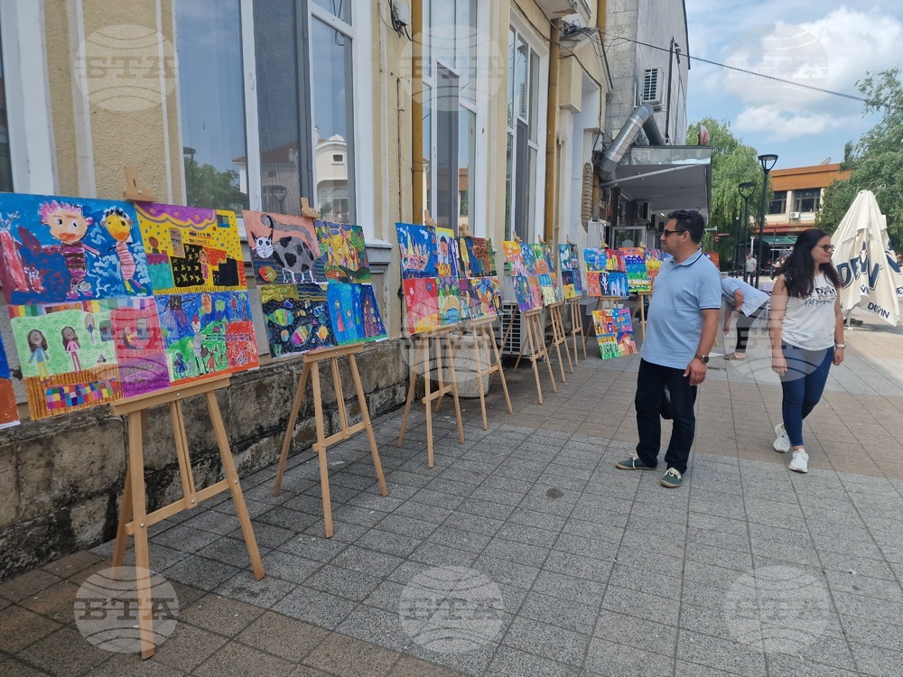 Търговище - Школа за изобразителни изкуства - годишна изложба