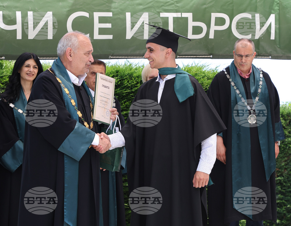 Варна - ВСУ „Черноризец Храбър“ - абсолвенти