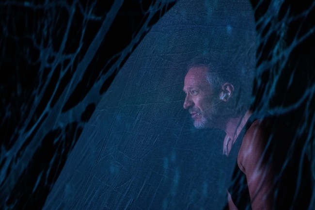 Народният театър гостува във Варна с моноспектакъла „Камбаната“ на Деян Донков 