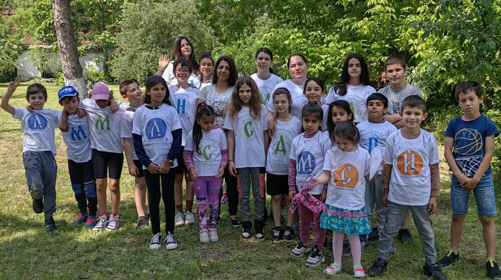 Сдружение “Азбукари”: Кампания „Неделна искра“ - светлината на вярата за българските деца 