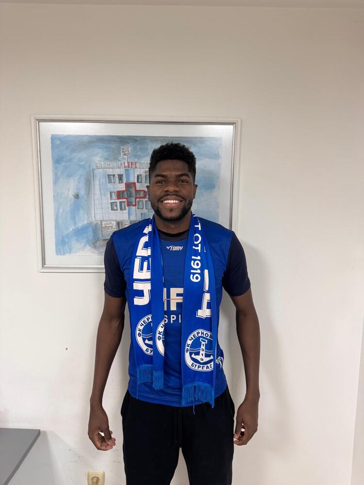 Завърналият се във Втора лига отбор на Черноморец (Бургас) представи четири нови попълнения