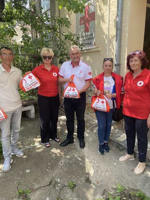 Bulgarian Red Cross, Turkish Red Crescent Deliver Food Aid in Razgrad Region