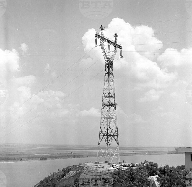 На 15 юни 1967 г. в Оряхово е открит високоволтовият далекопровод Бойчиновци - Оряхово - Крайова